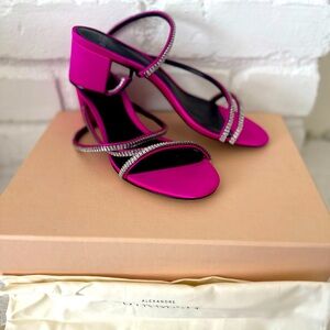 Alexandre Birman
Polly Zircone 45MM Satin Sandals
Neon Pink Crystal
, 7.5